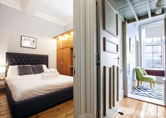 Historic Two Bed Apartment In Heart Of The City