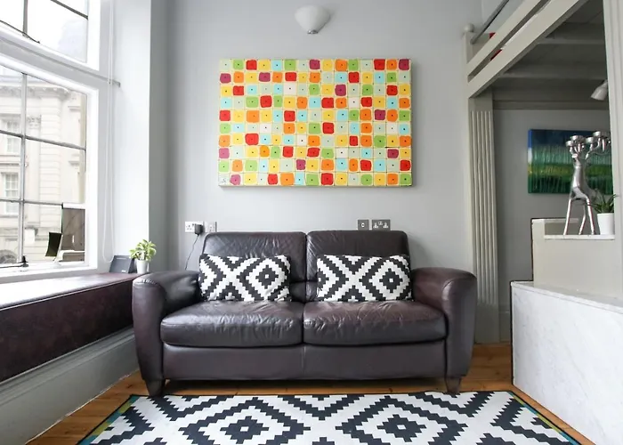 Historic Two Bed Apartment In Heart Of The City