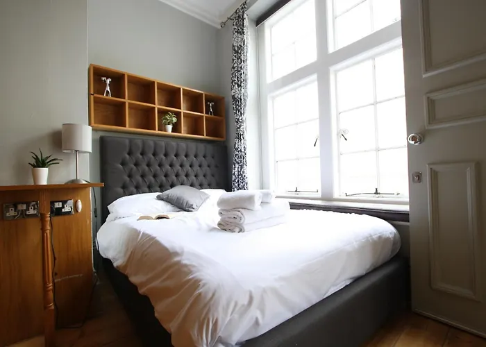 Historic Two Bed Apartment In Heart Of The City